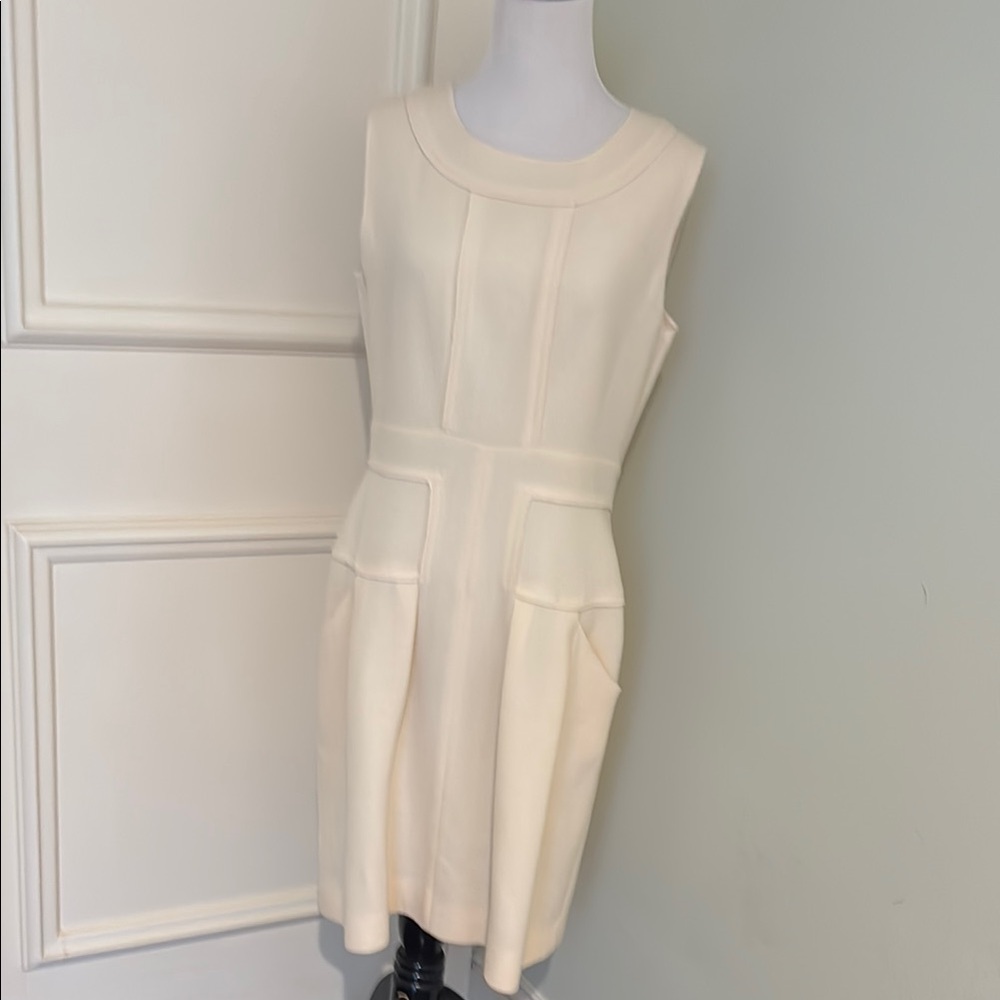 Oscar de la Renta Cream Sleeveless Sheath Dress